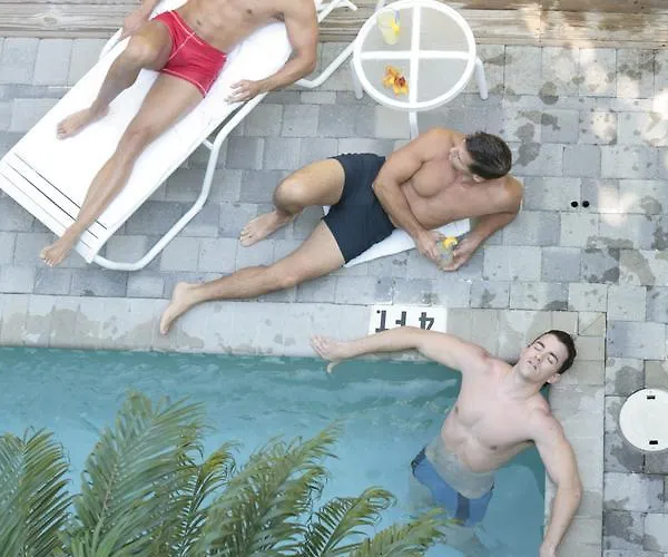 Pineapple Point Guesthouse & Resort - Gay Men'S Resort Fort Lauderdale